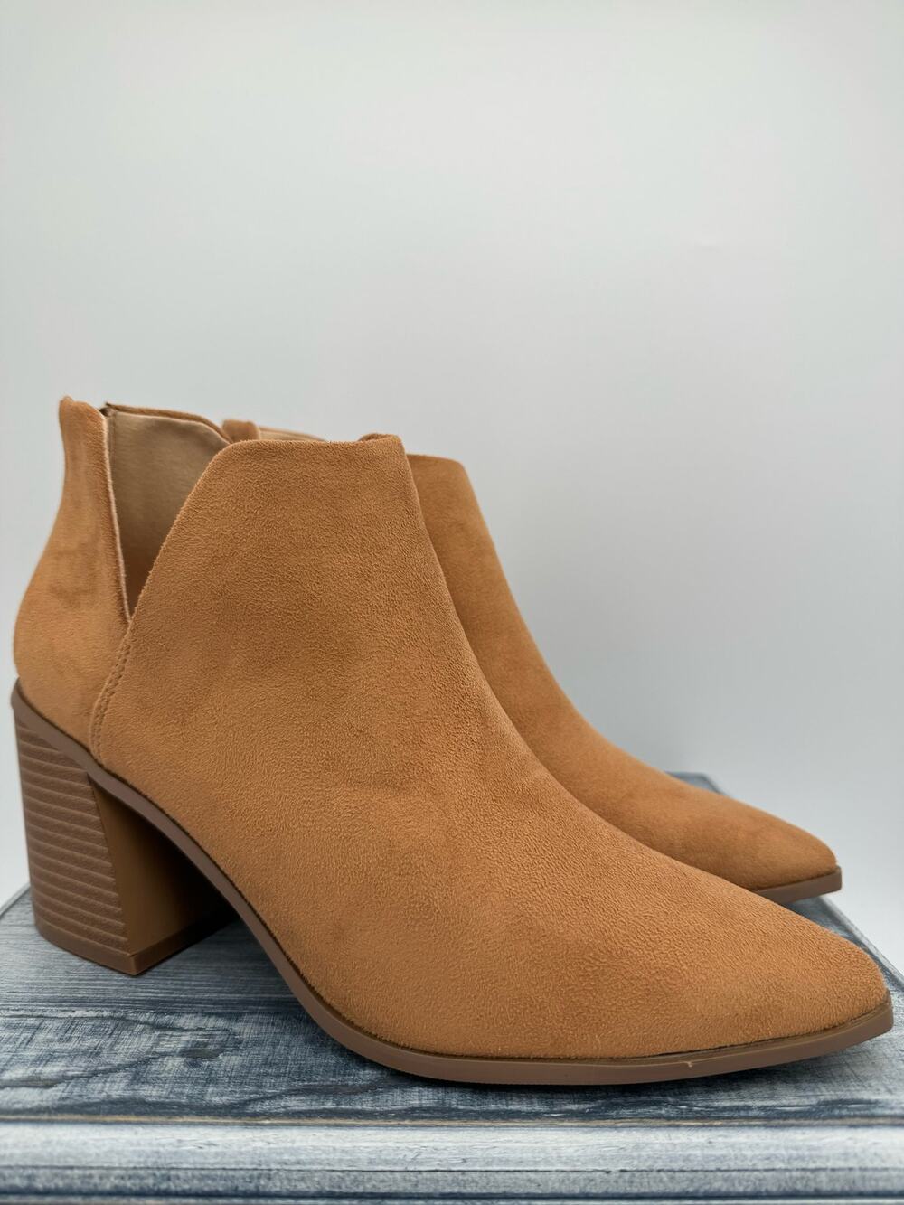 NEW Kathemoi Women’s v Cutout Ankle Boots Brown Size 8